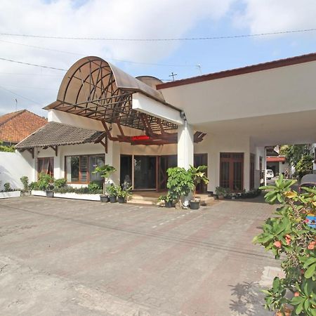 Reddoorz Plus @ Taman Siswa 3 Jogjakarta Buitenkant foto