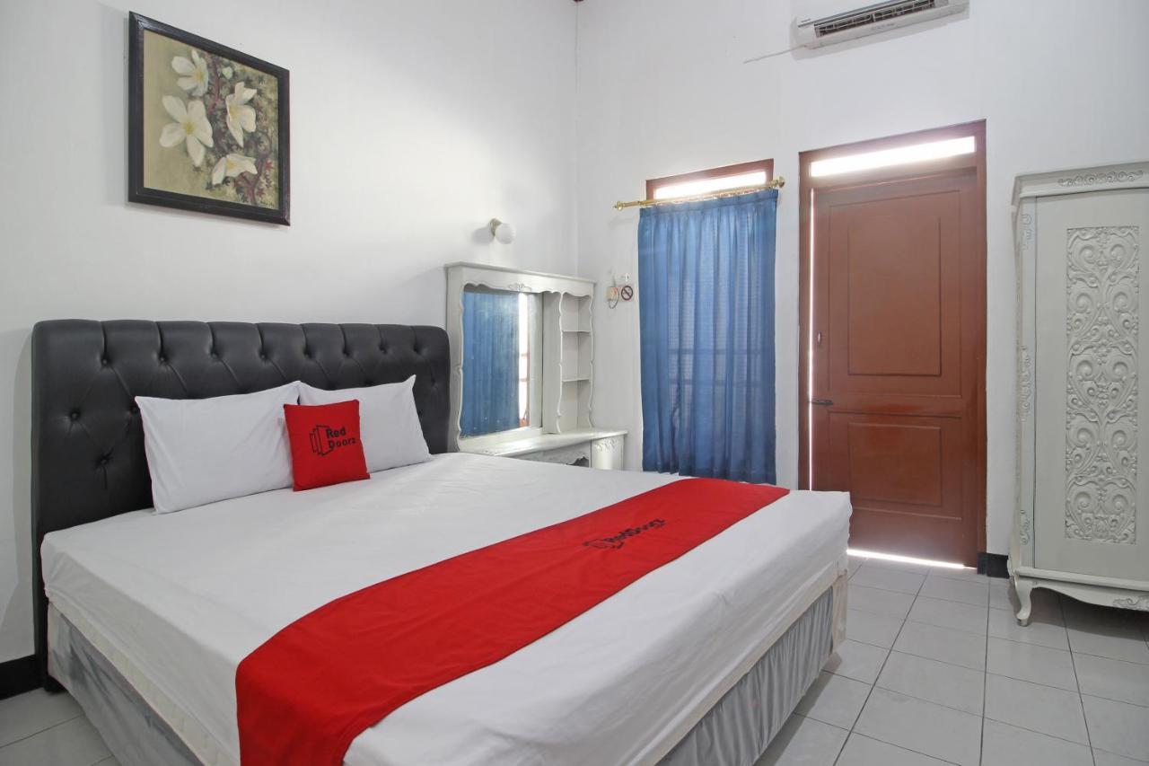 Reddoorz Plus @ Taman Siswa 3 Jogjakarta Buitenkant foto