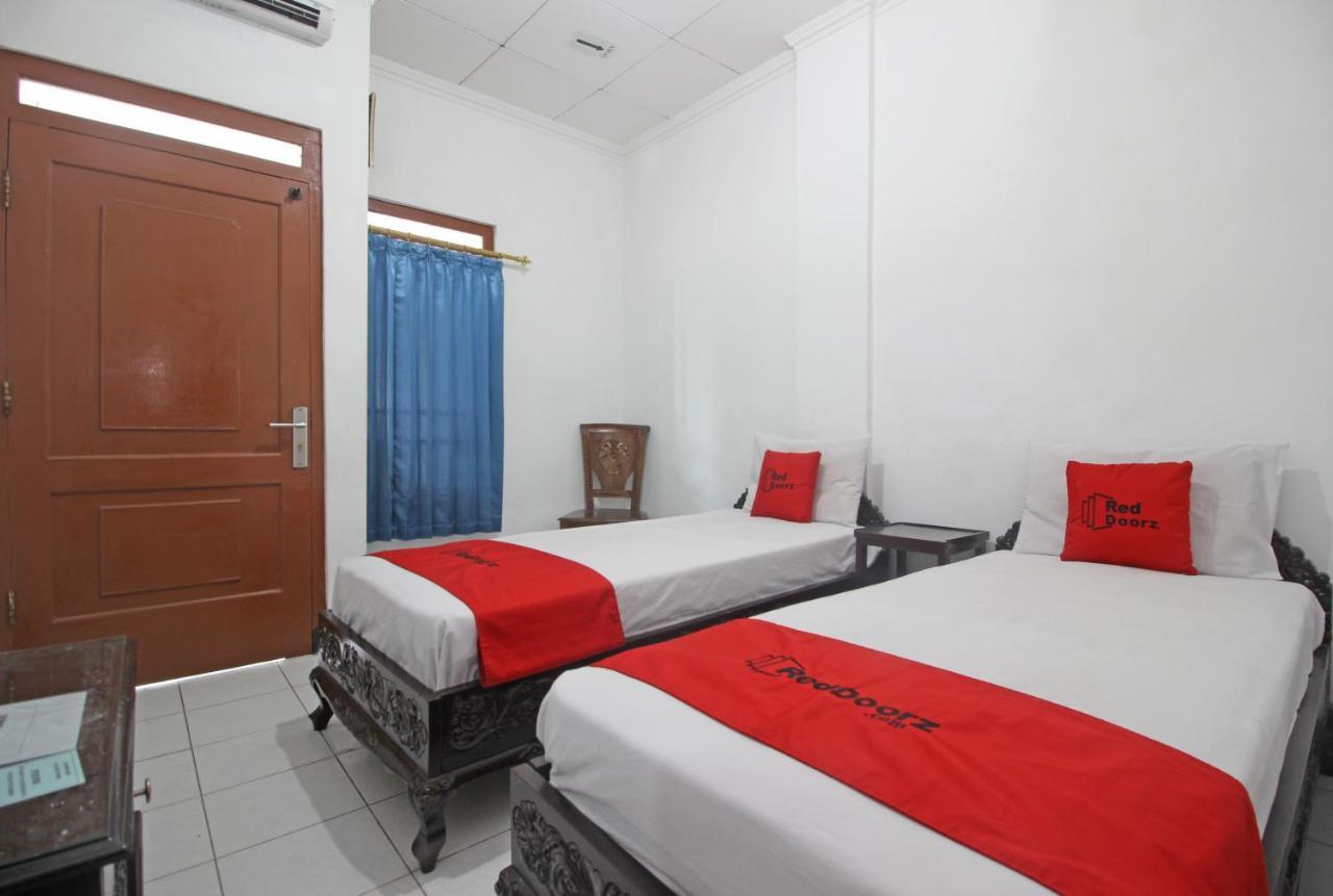Reddoorz Plus @ Taman Siswa 3 Jogjakarta Buitenkant foto