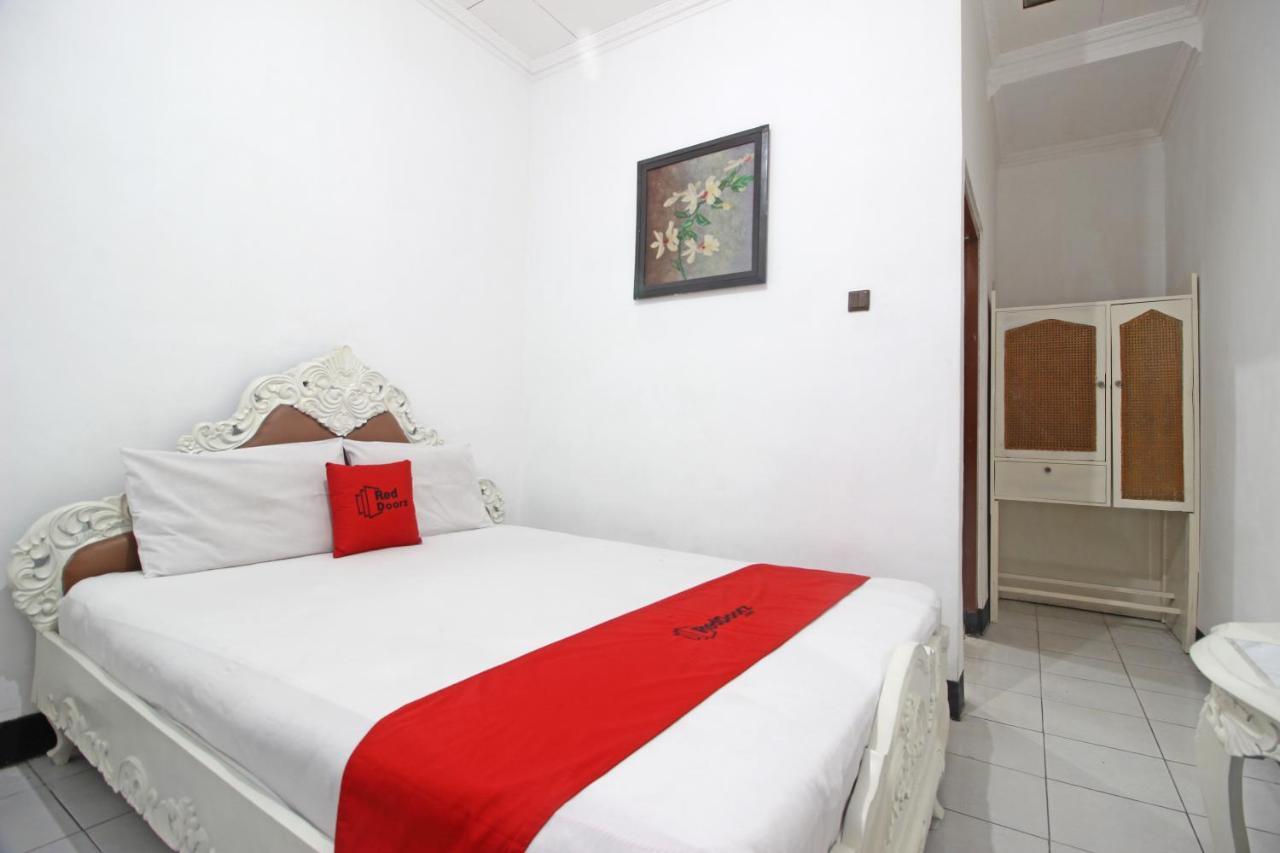 Reddoorz Plus @ Taman Siswa 3 Jogjakarta Buitenkant foto